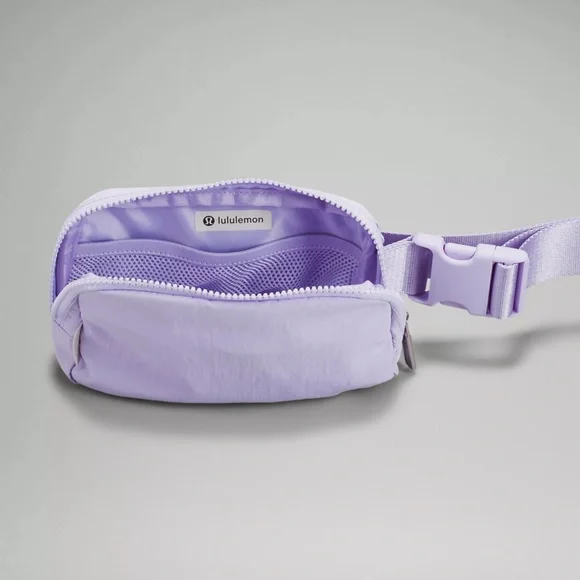 🆕 NWT EXTENDED STRAP lululemon everywhere belt bag - lavender fog - Picture 6 of 14